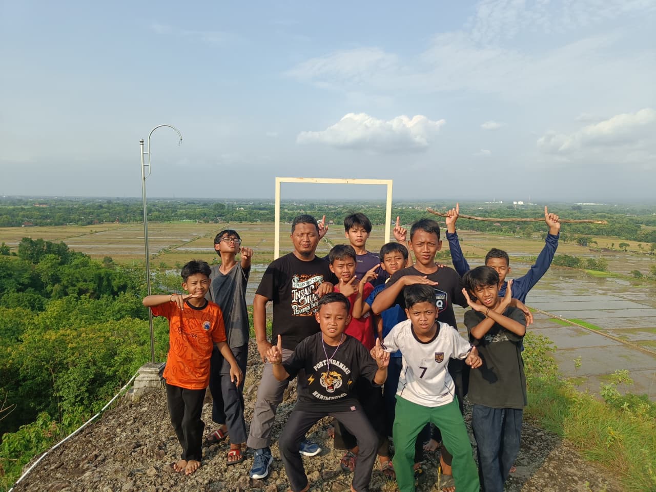 Pesantren Insan Mulia Gelar Kegiatan Siahah dan Camping Ceria di Gunung Pegat